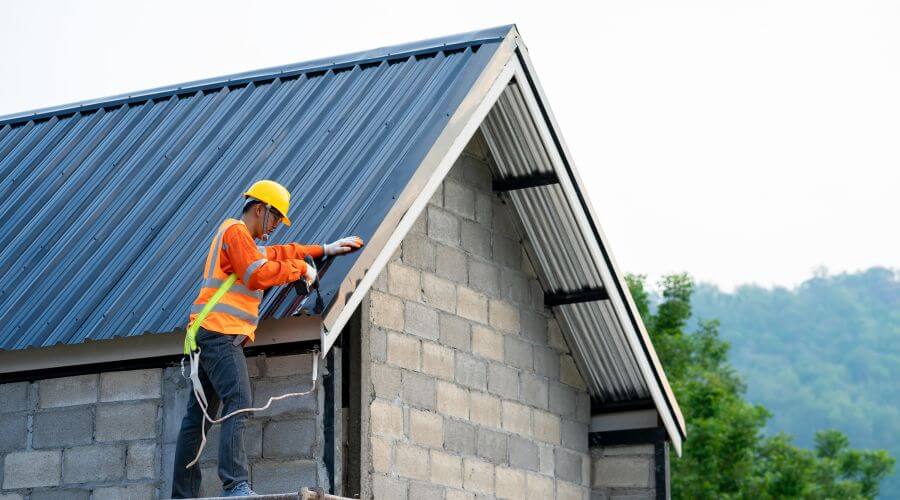 Professional residential roofers in Peosta, IA